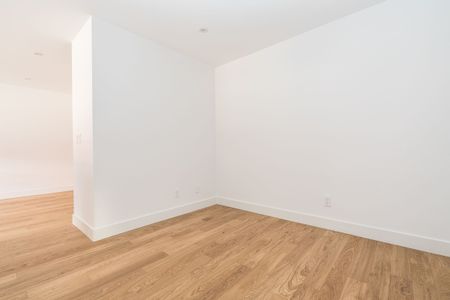 365 Eglinton Avenue East - Photo 5