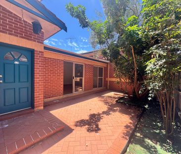 Spacious 3-Bedroom Townhouse in the Heart of Waverley! - Photo 5