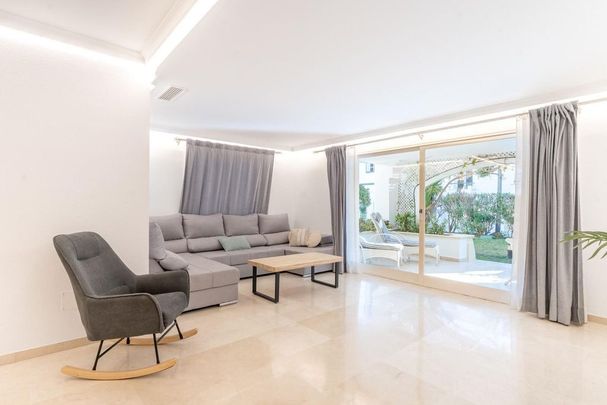 2 room luxury Flat for rent in Estepona, Spain - Photo 1