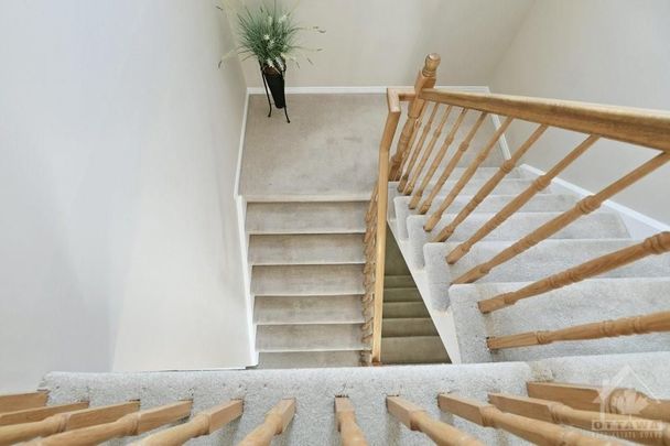 For Lease - 9 Whalings Circle, Stittsville - Munster - Richmond, Ontario - Photo 1