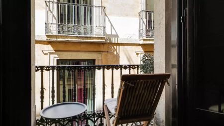 Room in a shared 5-bedroom apartment for rent in El Gòtic - Photo 3