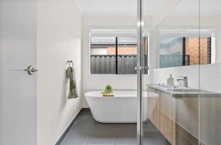 “Modern Comfort in a Prime Craigieburn Location” - Photo 3