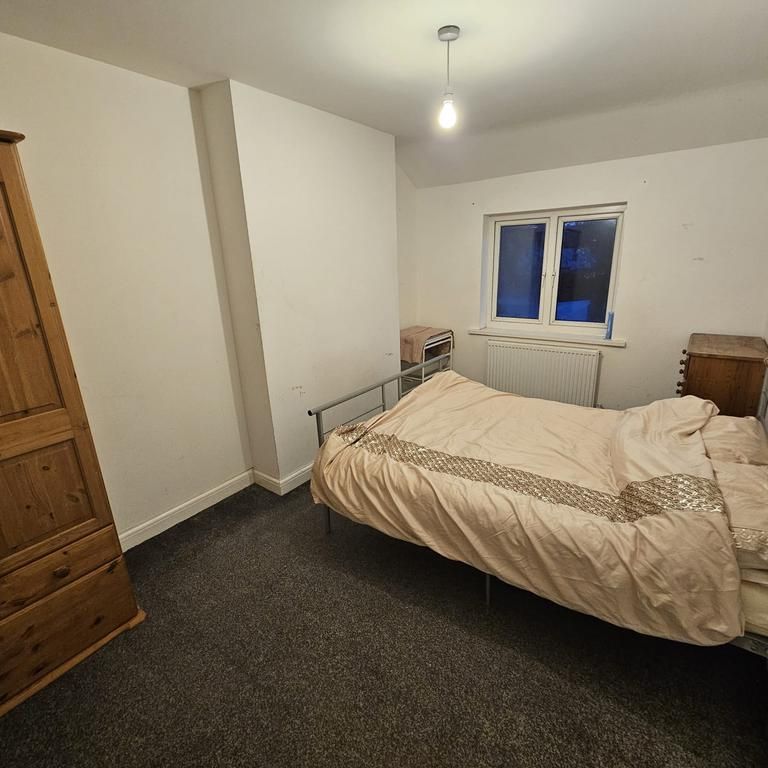1 bedroom in a house share to rent - Photo 1