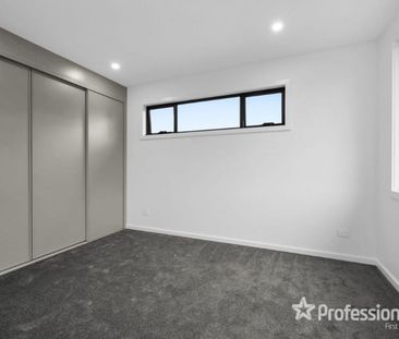 Contemporary Townhouse Living in the Heart of Noble Park - Photo 3