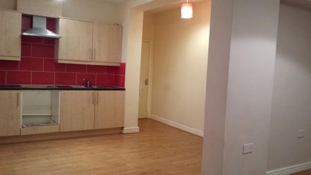 3 bedroom flat to rent - Photo 3