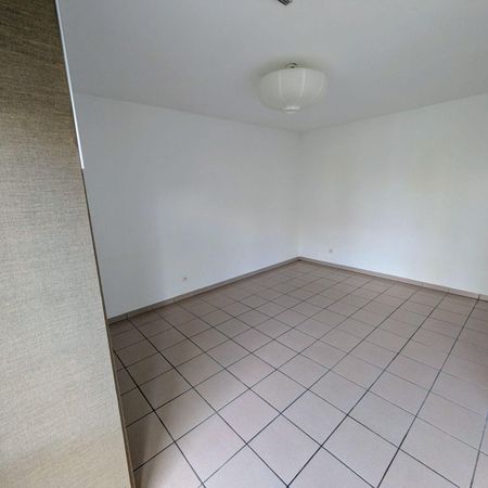 A LOUER STUDIO de 25m², situé au rez-de-chaussée, idéal pour étudiant - idéalement situé centr... - Photo 3