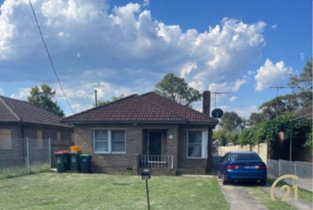 Family Comfort and Convenience in Prime Villawood Location&excl; - Photo 4