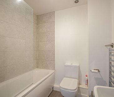 2 bedroom flat to rent - Photo 6