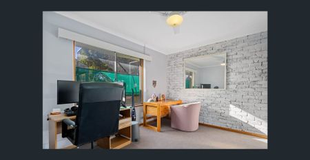 Spacious Family Home with Flexible Floorplan! - Photo 2