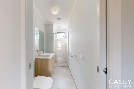 22 Zoe Lane, Officer - Photo 4