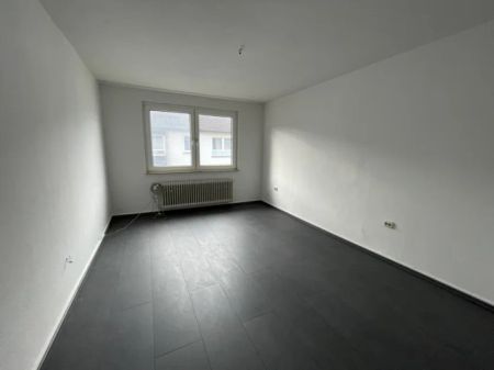 Helle und geräumige 2-Zimmer-Wohnung mit Balkon - Photo 3