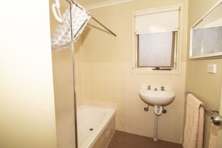 Cosy Family Home - Photo 4