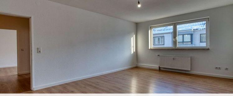 Helle 3-Zimmer-Wohnung (ca. 85 m²) im 3. OG mit Aufzug – Schillerstraße Bremerhaven - Foto 1