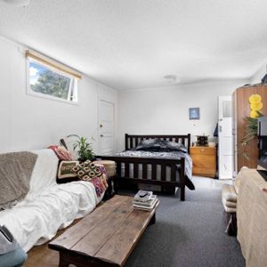 Stylish Unit - Photo 2