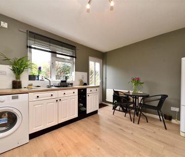 2 bedroom end of terrace house to rent - Photo 3