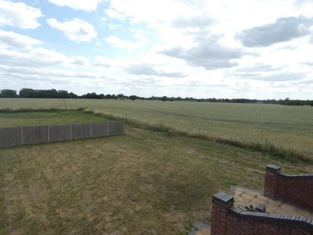 4 bedroom detached house to rent - Photo 3