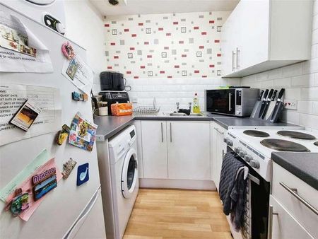 Denbeigh House, Rectory Road, Rushden, NN10 - Photo 2