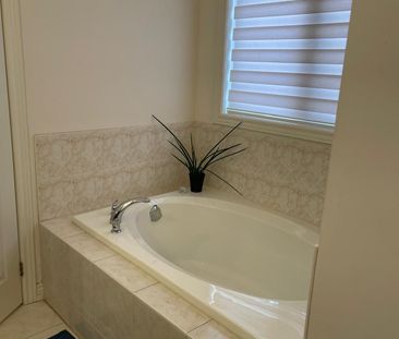 For Lease - 54 Germain Circle, Brampton, Ontario - Photo 6