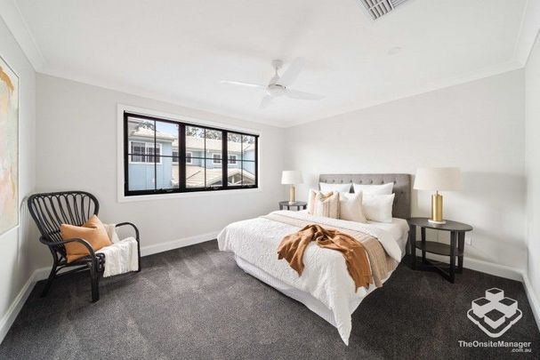 4 Bedroom townhouse available Now - Photo 1