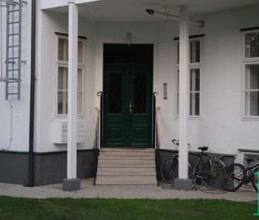 Nobel-moderne 2 Zimmer Wohnung mit KFZ-Abstellplatz - Photo 2