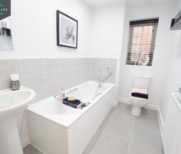 3 bedroom semi-detached house to rent - Photo 5