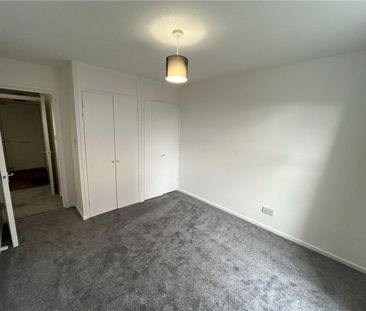 Refurbished ground floor apartment within a short walk of the High ... - Photo 1
