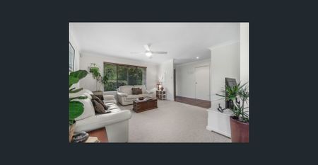 Spacious Bayside Family Home in Leafy Wakerley - Photo 4