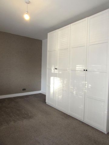 3 bedroom end of terrace house to rent - Photo 3