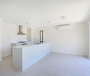 SPACIOUS 4 BEDROOM HOME IN PERFECT LOCATION - Photo 5