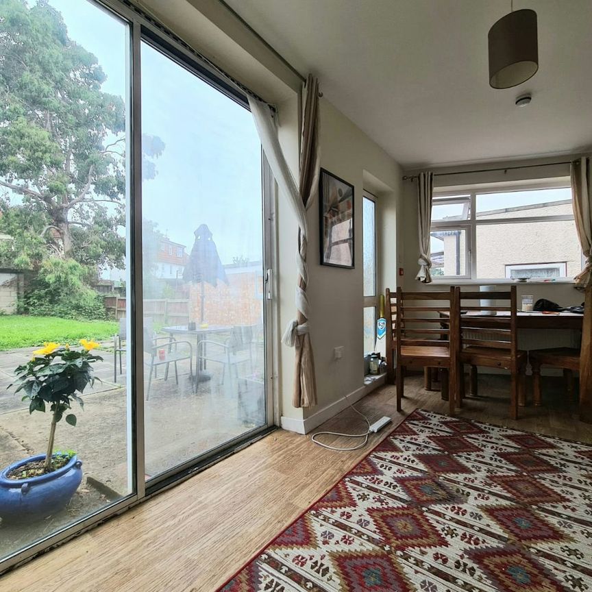 House share to rent on - Photo 1