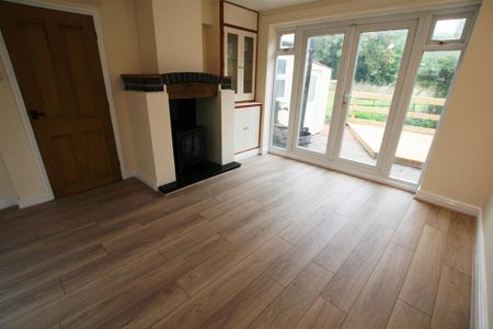 4 bedroom detached house to rent - Photo 2