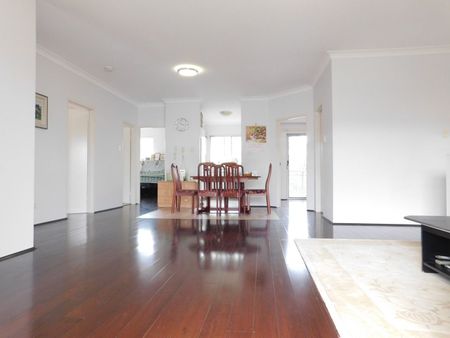 Riverwood 4 Bedrooms 2 Bathroom Unit - 5 minutes Walk to Everything ! - Photo 2