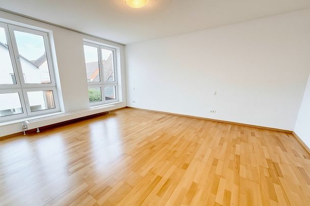 Frisch renovierte 2-Zimmer-Wohnung mit Loggia und Tiefgaragenstellplatz in Neustadt - Photo 1