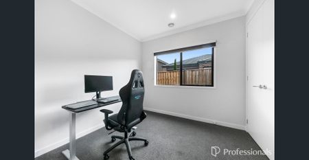 Family-Friendly 4-Bedroom Gem! - Photo 3