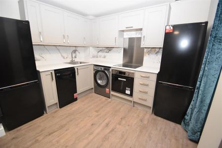 4 bedroom apartment to rent - Photo 5