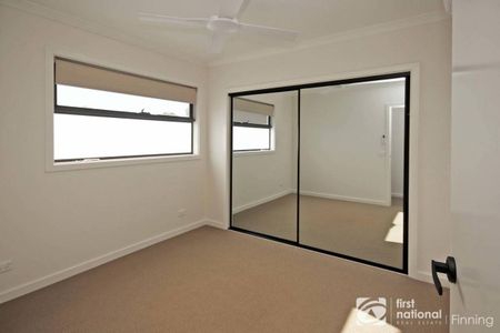 Beautifully Maintained & Ideally Located - Photo 3