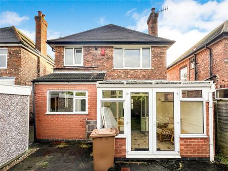 3 bedroom detached house to rent - Photo 5