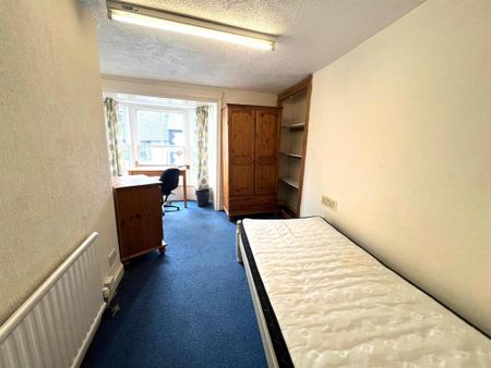 4 bedroom flat to rent - Photo 3