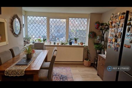 4 bedroom terraced house to rent - Photo 3