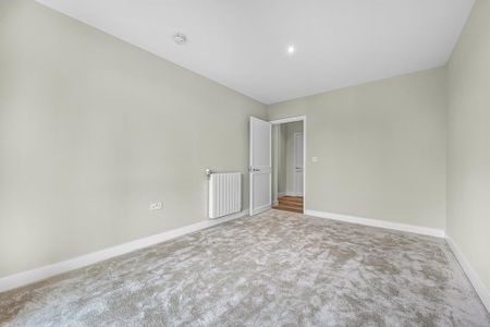 3 bedroom flat to rent - Photo 5