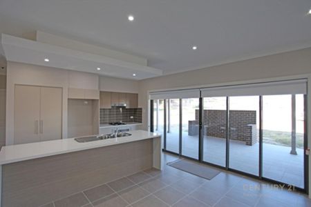 Modern Family Home - Photo 4