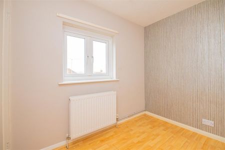 3 bed House - Semi-Detached To Let - Photo 2