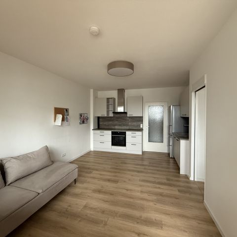 Entzückende Singlewohnung mit verglaster Loggia, Lift und fixem Parkplatz - Foto 1