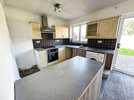 3 bedroom semi-detached house to rent - Photo 1