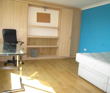 4 bedroom terraced house to rent - Photo 4