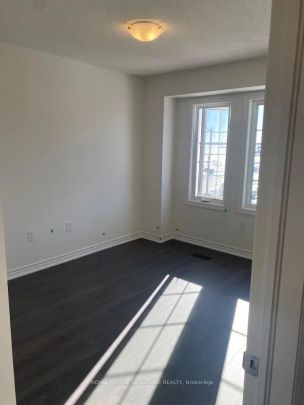 Condo Townhouse For Lease | S9044256 - Photo 1