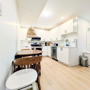 **Because You Deserve Renovated 4 1/2 Parking Included, Metro Lasalle, Verdun** - Photo 2