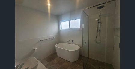 Contemporary Villa - Photo 5