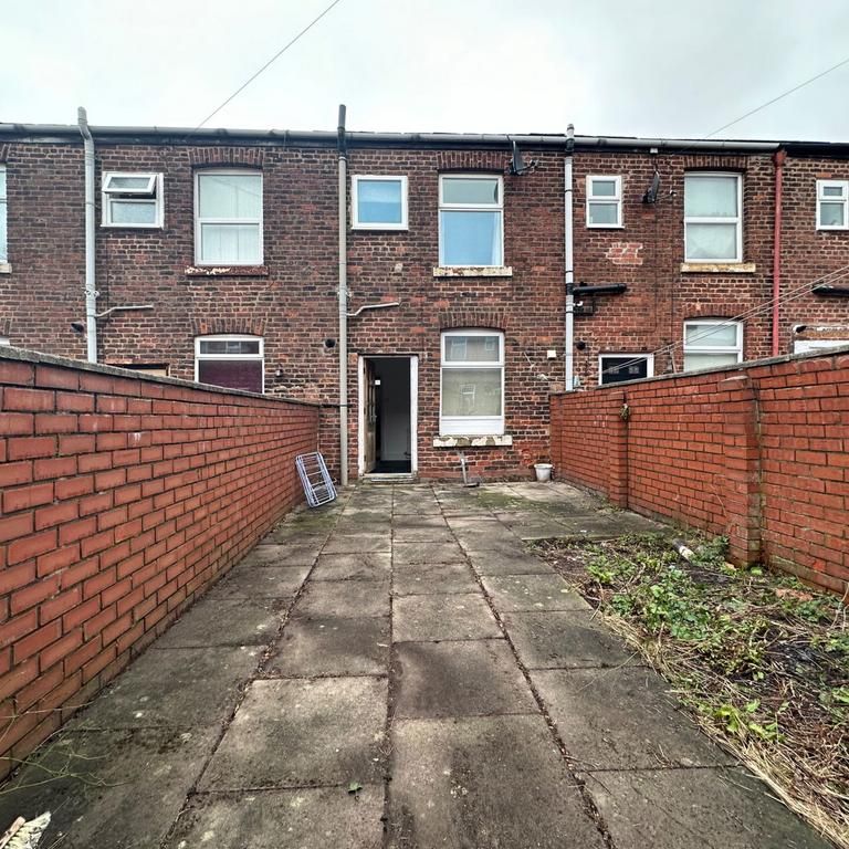 2 bedroom terraced house to rent - Photo 1