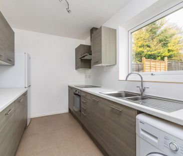 3 bedroom semi-detached house to rent - Photo 6